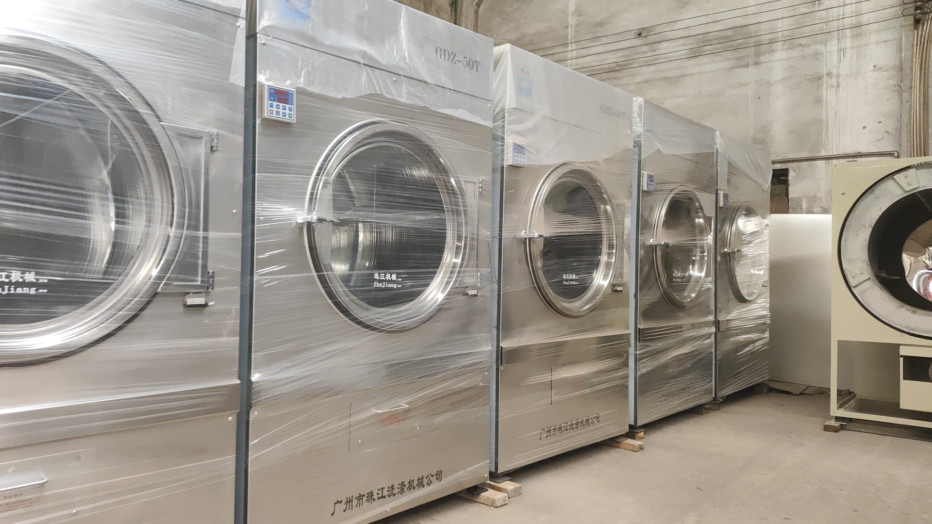 
私立學(xué)校和百強(qiáng)企業(yè)選擇工業(yè)級洗衣機(jī)的共同標(biāo)準(zhǔn)：珠江洗滌如何獲得信賴？
